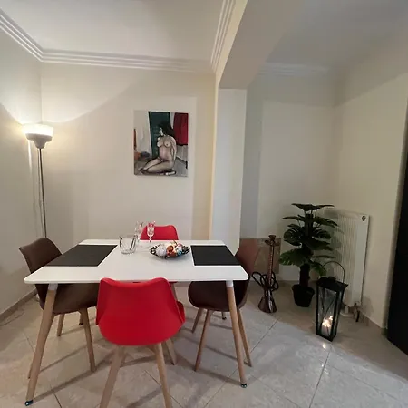 Quirky & Classy Flat In Salonika Appartement